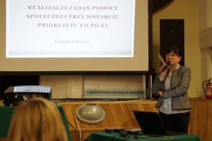  Dorota Wróblewska Dyrektor Regionalnego Ośrodka Polityki Społecznej podczas prezentacji